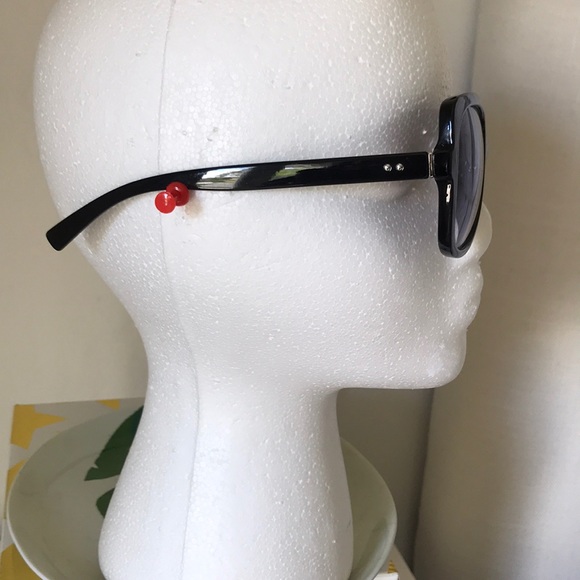 sunglasses - Picture 3 of 4